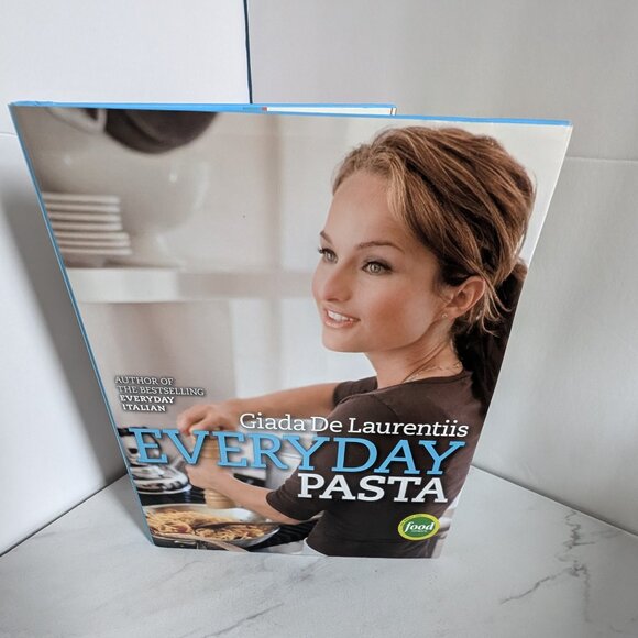 Giada De Laurentiis - Everyday Pasta Cookbook - Picture 1 of 7